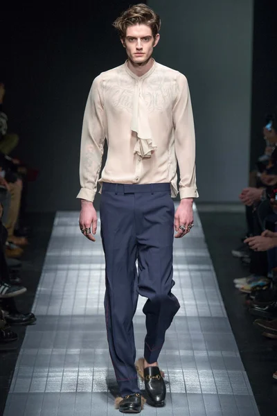 Look 3